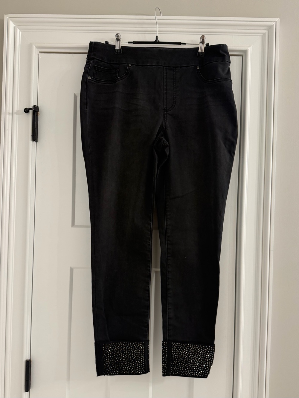 Chico’s Jegging Ankle Black Stretch Skinny Jeans with Rhinestone Cuff size 8/1R